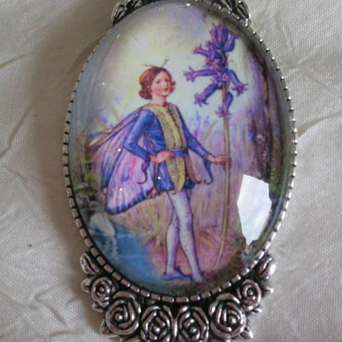 Broche en métal argenté "le petit prince des fleurs bleu"