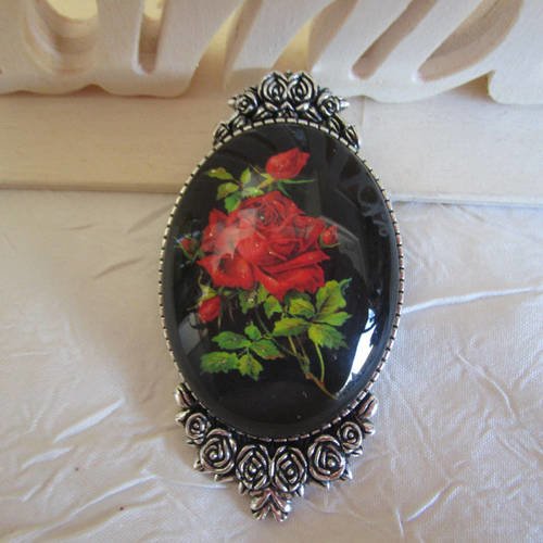 Broche en métal argenté "magnifiques roses pourpres"
