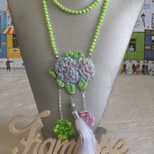 Magnifique collier plastron sautoir de ma nouvelle série avec connecteurs en céramique hortensia multicolore "