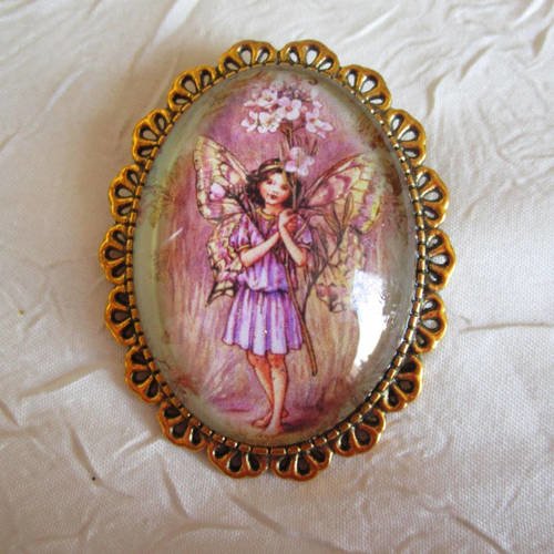 Broche en métal doré "une ravissante petite fée mauve"