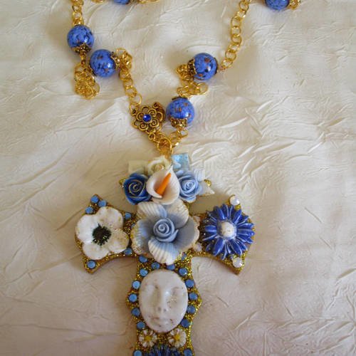 Collier pendentif  "série de croix fleuries"