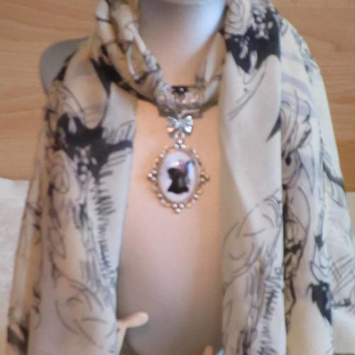 Bijou pour foulard en métal argenté "une coquetterie coquine"