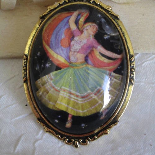 Broche croix danseuse de flamenco moderne