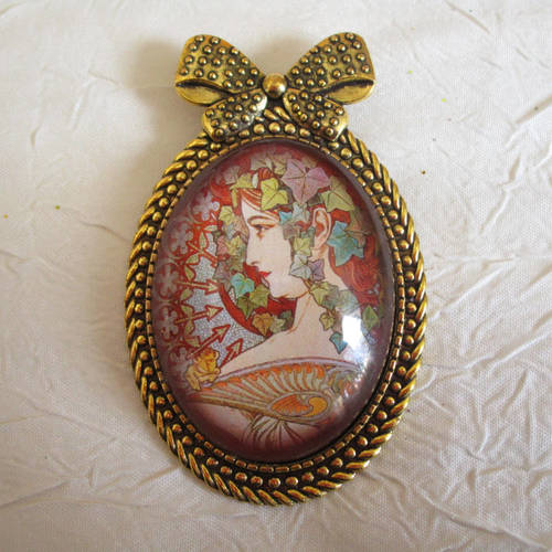 Broche vintage en métal doré et fausses perles, fleurs
