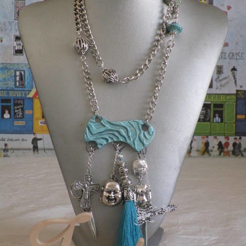 Charmant collier plastron avec pendentif en céramique « bouddha »