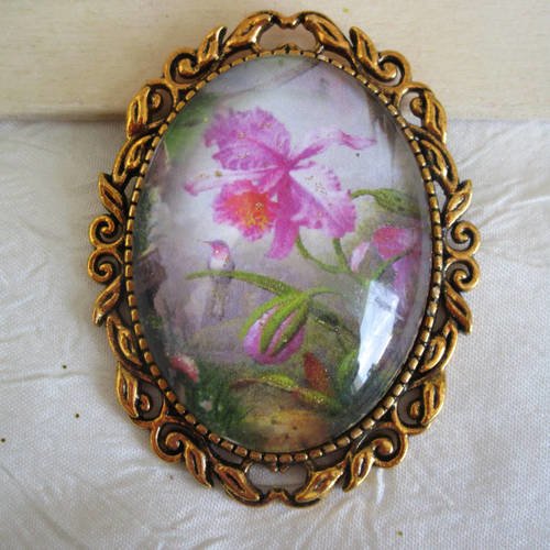 Broche en métal doré "l'iris et l'oiseau"