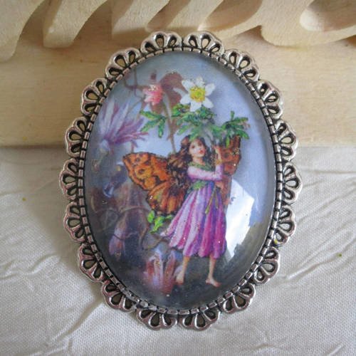 Broche métal argenté et céramique "une elfe des fleurs et papillon"