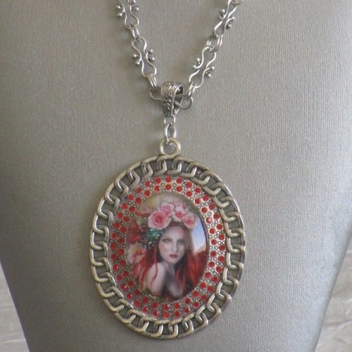 Collier métal argenté "une ravissante femme rousse" 