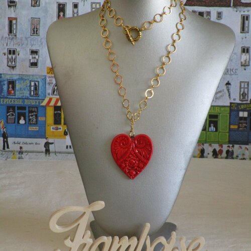 Charmant collier pendentif en céramique faisant partie de la parure &quot;un coeur rouge d'amour&quot;