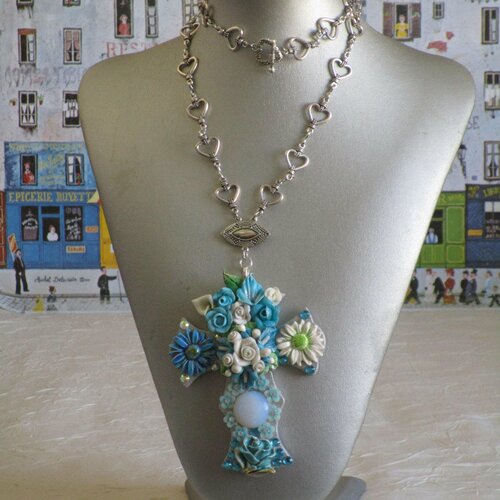Collier pendentif &quot;série de croix fleuries 21&quot;