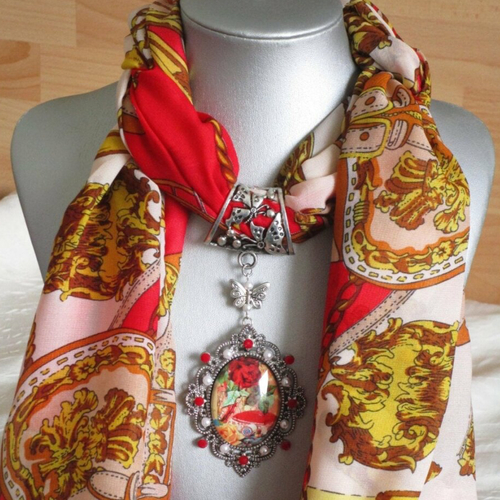 Bijou pour foulard en métal émaillé &quot;un charmant motif rouge&quot;
