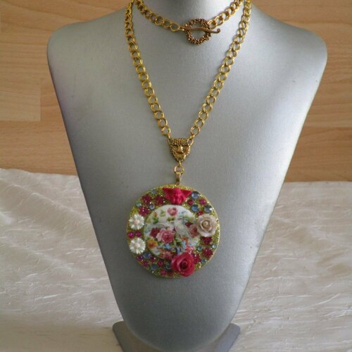 Collier pendentif  plastron  &quot;un bouquet de roses !&quot;