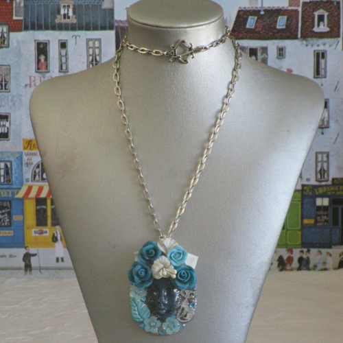 Collier en métal argenté et porcelaine froide &quot;un visage si pur&quot;