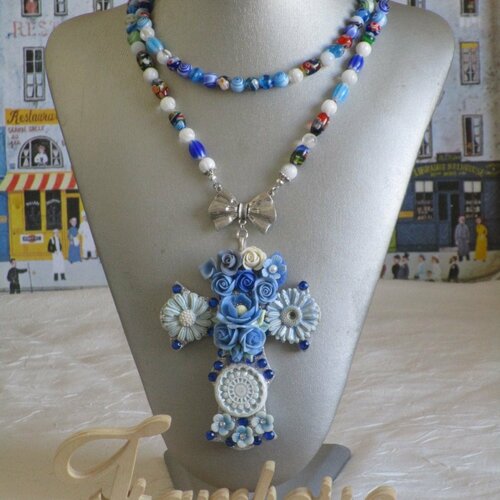 Collier plastron série de croix fleuries