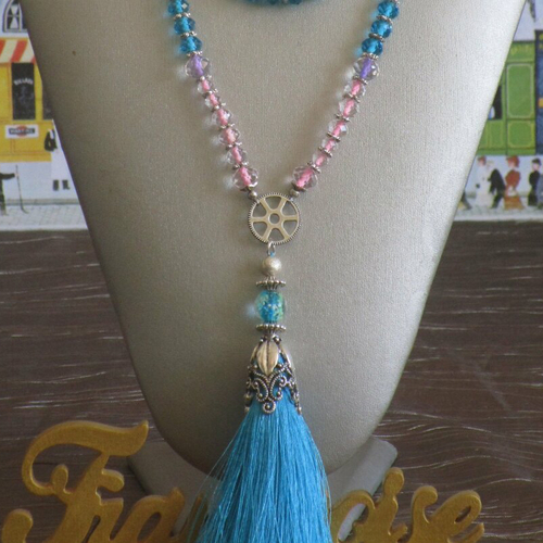 Ravissant collier pendentif perles et céramique avec pompon