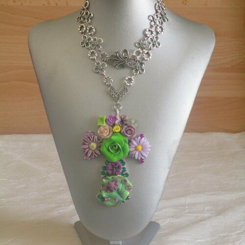 Reserve - collier pendentif série de croix fleuries