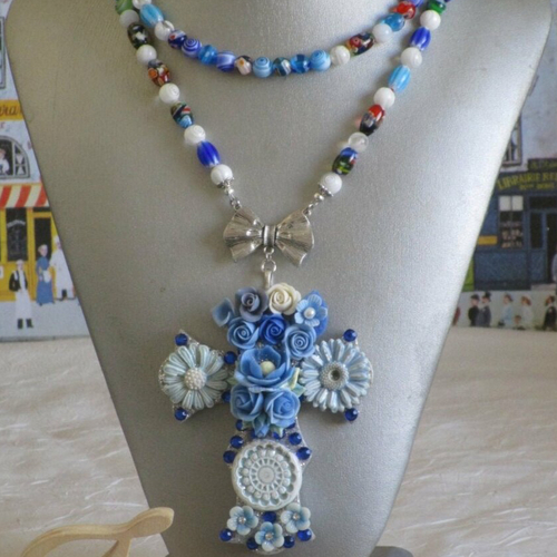 Collier plastron série de croix fleuries