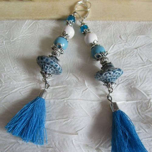 Ravissantes boucles d'oreilles en métal argenté harmonie en bleu