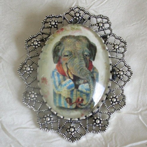 Grosse broche-pendentif en métal argenté et verre « un éléphant steampunk »