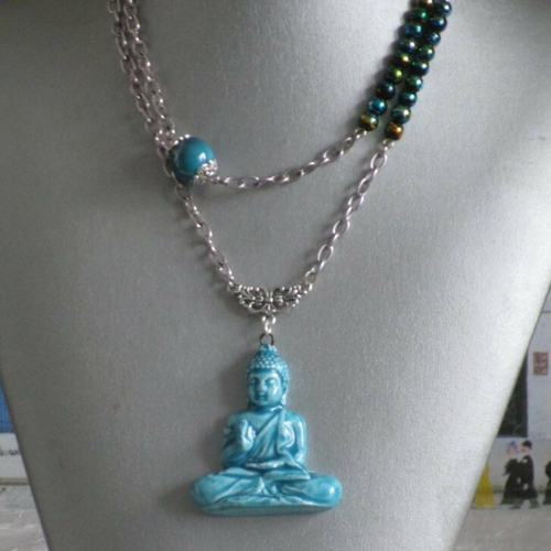 Ravissant collier avec pendentif en céramique bouddha