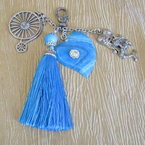 Bijou pour sac à main "une agate onyx, un pompon et deux grosses breloques"