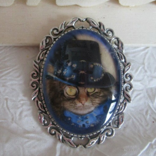 Broche en métal argenté &quot;un adorable petit chat steampunk&quot;
