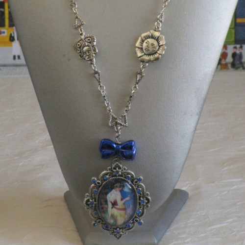 Vendu - ravissant collier avec pendentif en céramique d'après une création de mucha