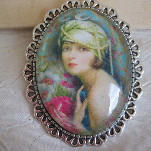 Broche métal argenté et cabochon en verre