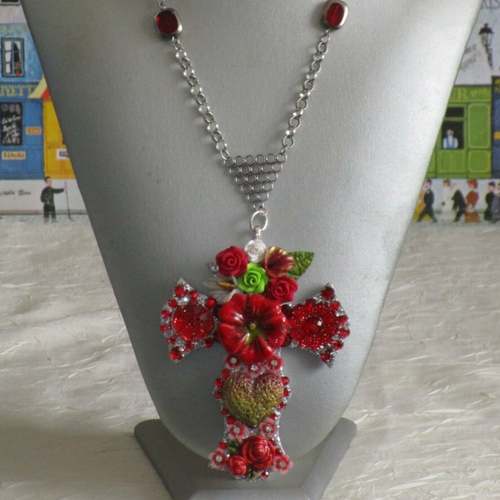 Reserve - magnifique collier pendentif série de croix fleuries