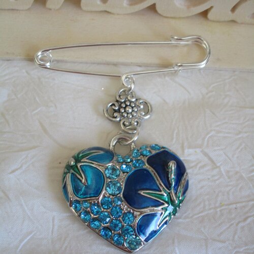 Broche métal argenté &quot;charmant petit coeur en métal laqué et strass bleus