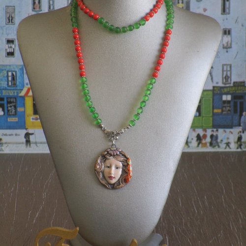 Collier sautoir pendentif en céramique avec perles de verre