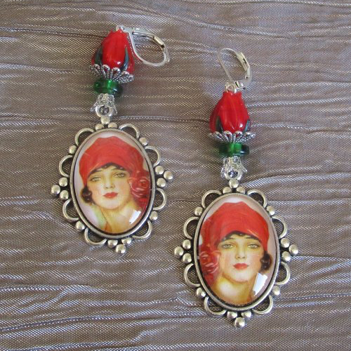Ravissantes boucles d’oreille en métal argenté et perles de créatrkces