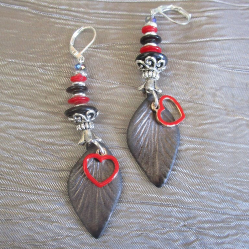 Ravissantes boucles d’oreilles en céramique, verre et métal argenté  