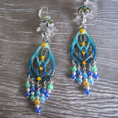 Ravissantes boucles d’oreilles en cuivre émaillé et perles de créatrices