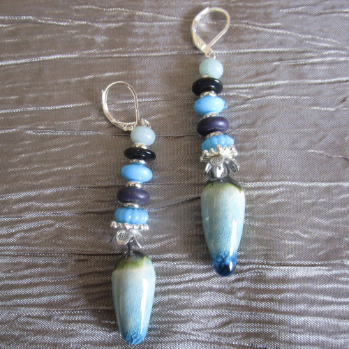 Ravissantes boucles d’oreilles en céramique et métal argenté