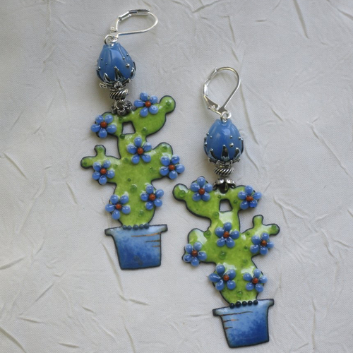 Ravissantes boucles d’oreilles en cuivre émaillé, perles de verre de murano et métal argenté
