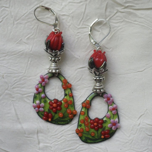 Ravissantes boucles d’oreilles en cuivre émaillé et perles en verre de murano
