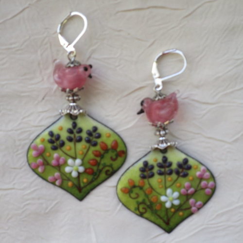 Ravissantes boucles d’oreilles en cuivre émaillé et perles en verre de murano