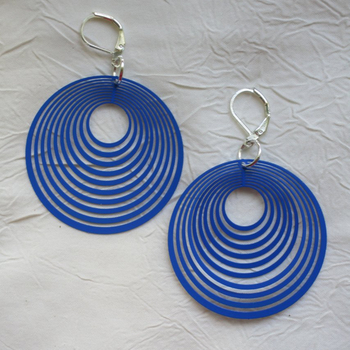 Ravissantes boucles d’oreilles créoles en verre de murano et métal de couleur