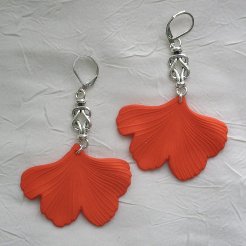 Ravissantes boucles d’oreilles en silicone et métal argenté
