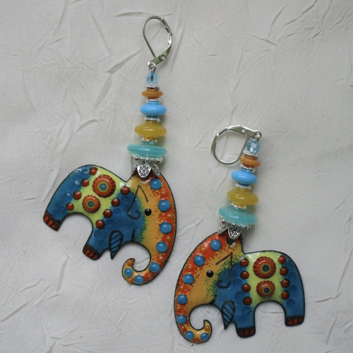 Ravissantes boucles d’oreilles en cuivre émaillé et perles en verre de murano