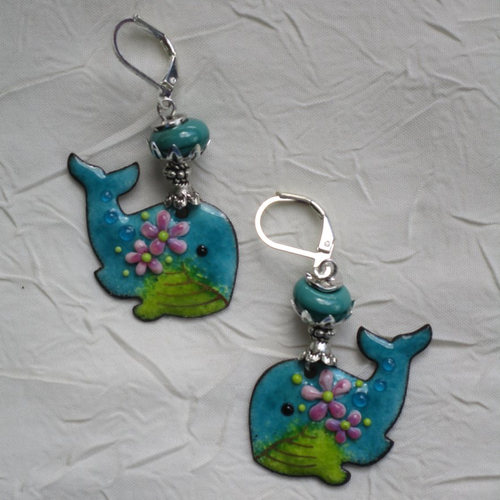Ravissantes boucles d’oreilles en cuivre émaillé et perles en verre de murano