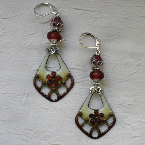 Ravissantes boucles d’oreilles en cuivre émaillé et perles en verre de murano