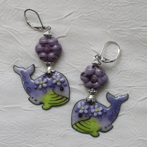 Ravissantes boucles d’oreilles en cuivre émaillé et perles en verre de murano