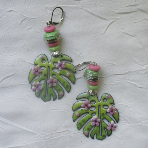 Ravissantes boucles d’oreilles en cuivre émaillé et perles en verre de murano