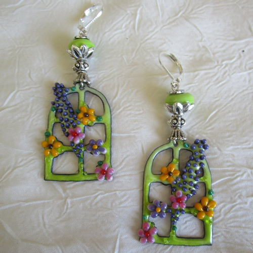 Ravissantes boucles d’oreilles en cuivre émaillé et perles en verre de murano