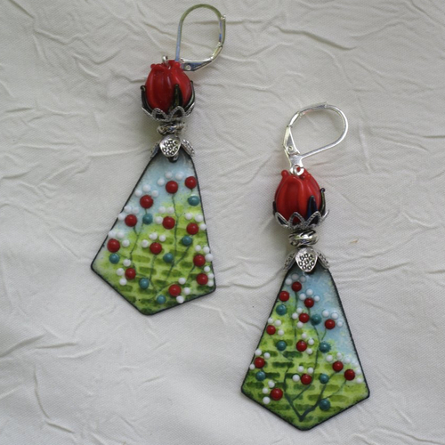 Ravissantes boucles d’oreilles en cuivre émaillé et perles en verre de murano
