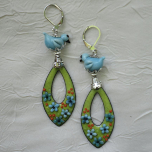 Ravissantes boucles d’oreilles en cuivre émaillé et perles en verre de murano