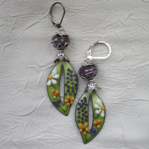 Ravissantes boucles d’oreilles en cuivre émaillé et perles en verre de murano