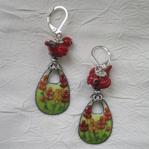 Ravissantes boucles d’oreilles en cuivre émaillé et perles en verre de murano